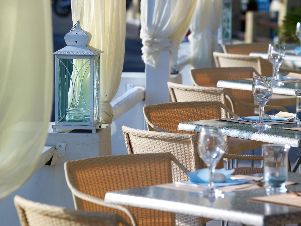 Blue Harmony Hotel Kini Exterior photo