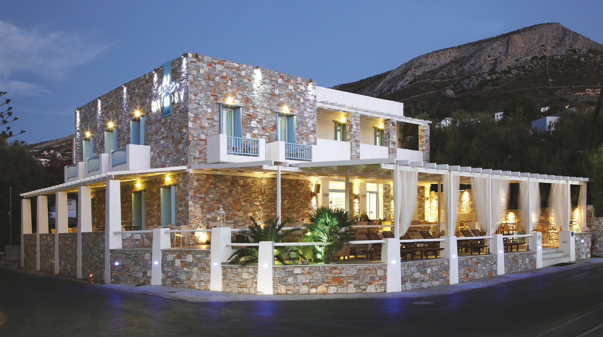 Blue Harmony Hotel Kini Exterior photo